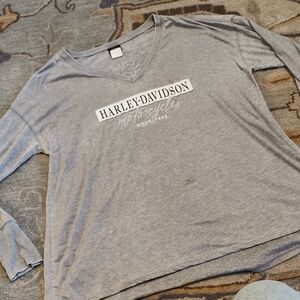 Harley‑Davidson Light Gray V‑Neck Long Sleeve Top